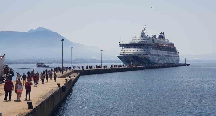 13 yıl aradan sonra İsrailli turist taşıyan ilk gemi Alanya Limanı’na demir attı